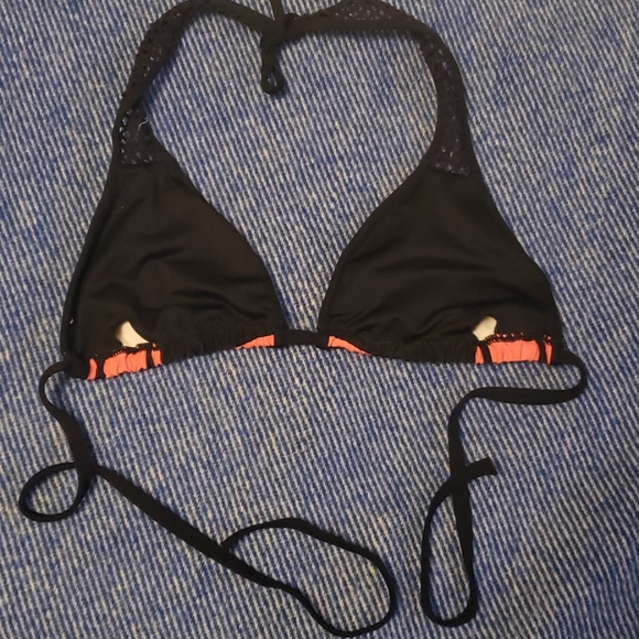 Bikini - Picture 3 of 4